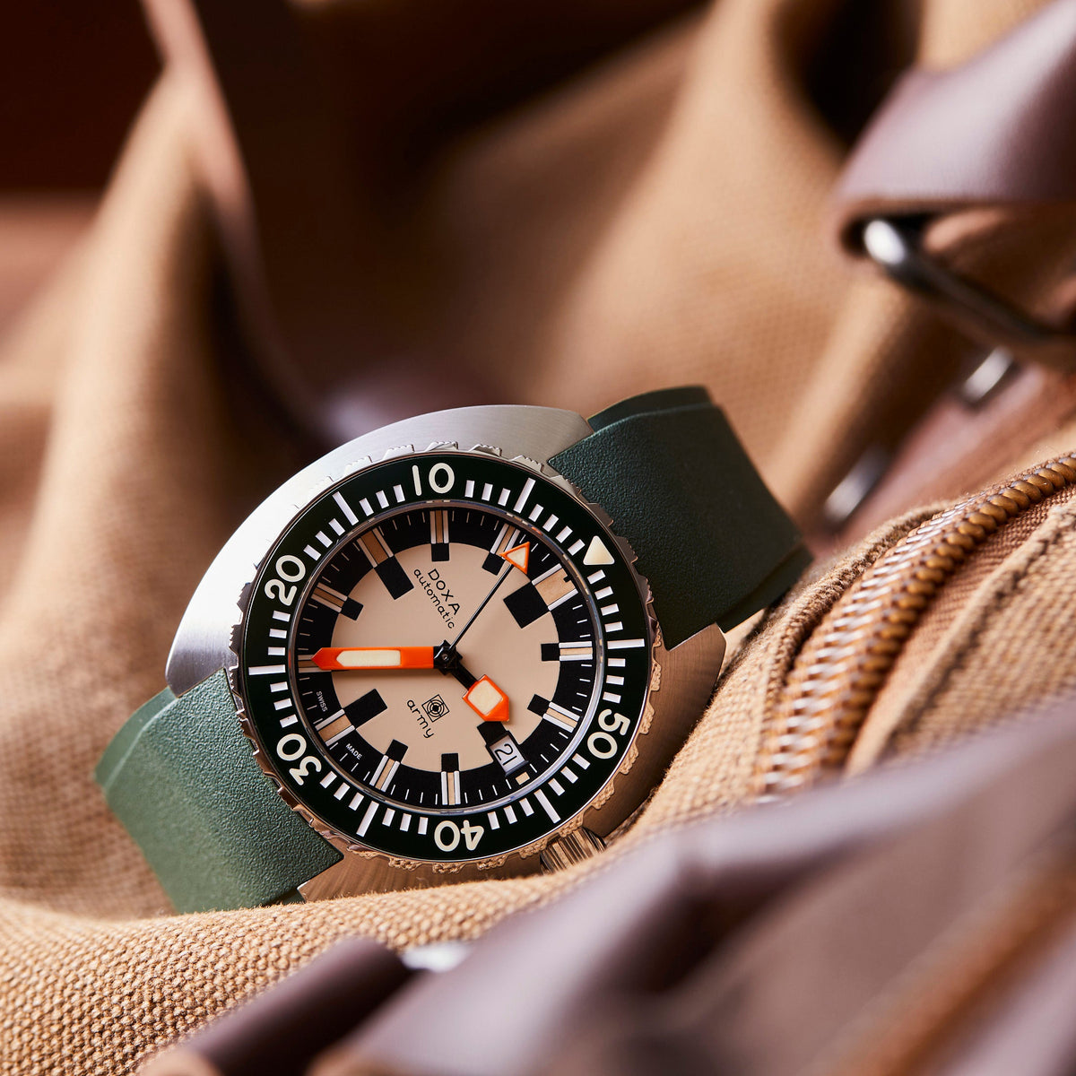 DOXA Army, stainless steel bezel