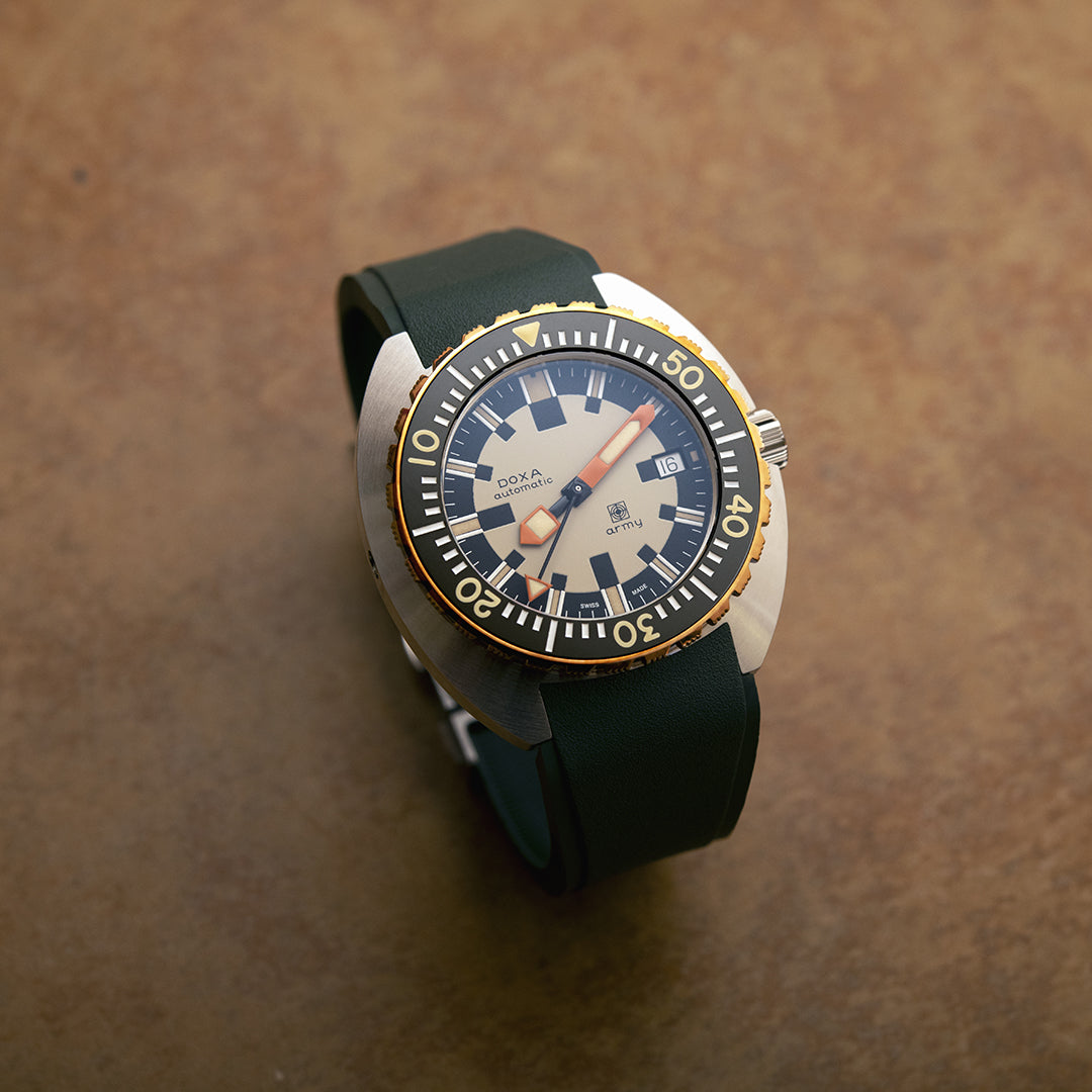 DOXA Army、ブロンズベゼル