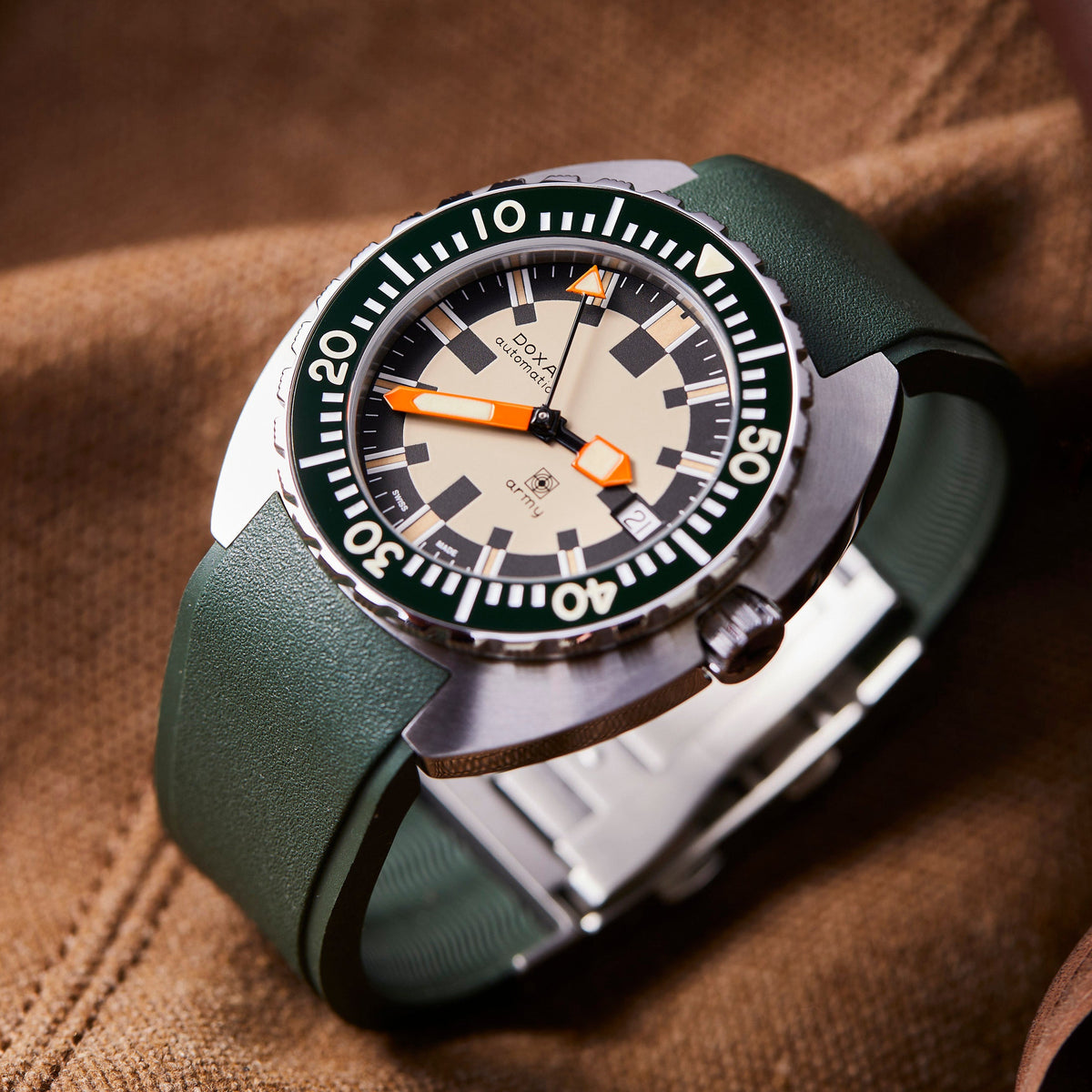 DOXA Army, stainless steel bezel