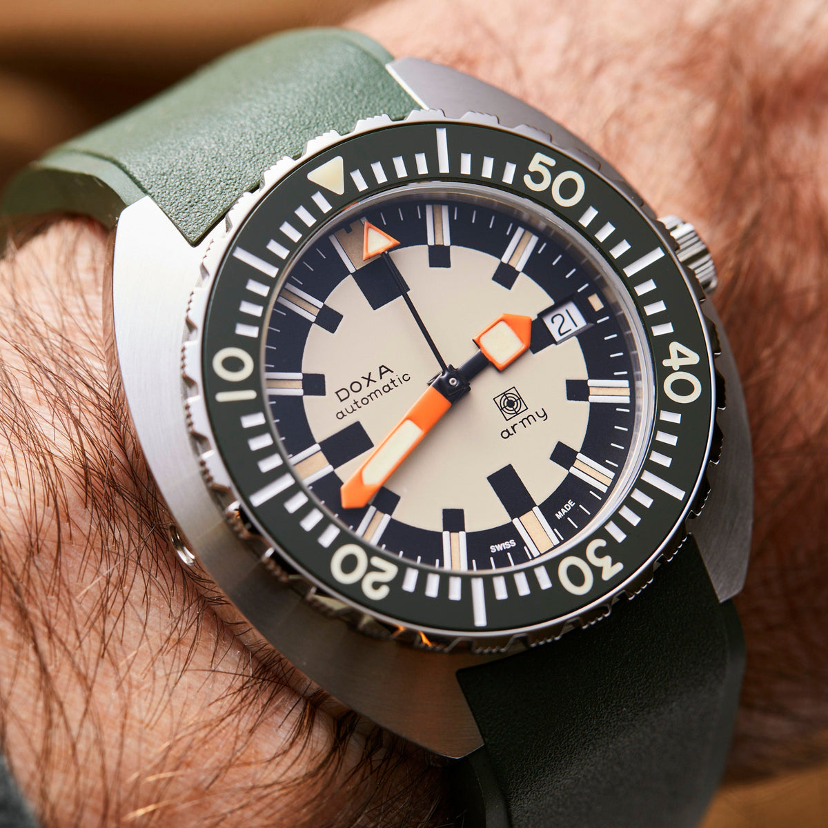 DOXA Army, stainless steel bezel